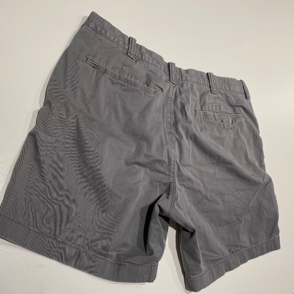 J. Crew 7" Stretch  Chino Flat Front Shorts in Grey - Picture 3 of 3